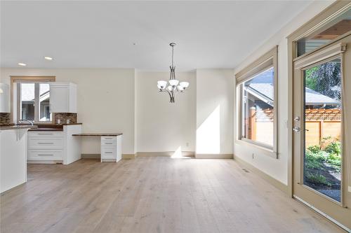 161 Mashie Crescent, Vernon, BC - Indoor Photo Showing Kitchen