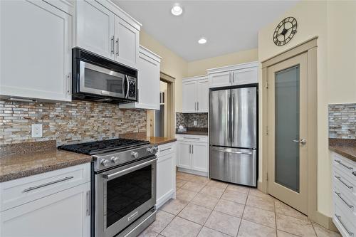 161 Mashie Crescent, Vernon, BC - Indoor Photo Showing Kitchen With Stainless Steel Kitchen With Upgraded Kitchen