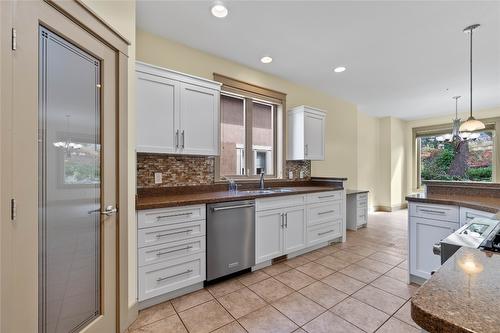 161 Mashie Crescent, Vernon, BC - Indoor Photo Showing Kitchen