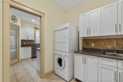 161 Mashie Crescent, Vernon, BC - Indoor Photo Showing Laundry Room