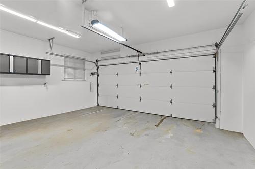 161 Mashie Crescent, Vernon, BC - Indoor Photo Showing Garage