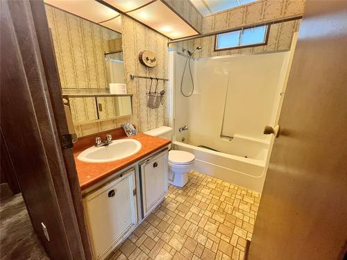 3309 Princeton Summerland Road, Princeton, BC - Indoor Photo Showing Bathroom