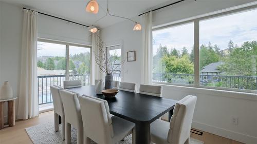 397 Tucker Court, Kelowna, BC - Indoor Photo Showing Dining Room