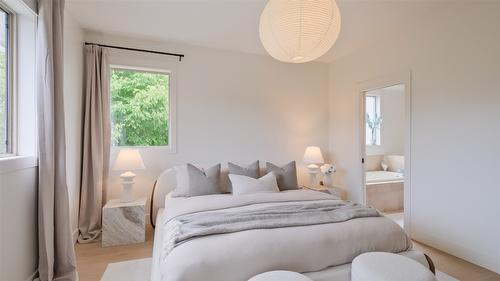 397 Tucker Court, Kelowna, BC - Indoor Photo Showing Bedroom