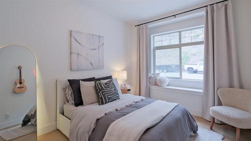 397 Tucker Court, Kelowna, BC - Indoor Photo Showing Bedroom