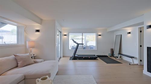 397 Tucker Court, Kelowna, BC - Indoor Photo Showing Gym Room