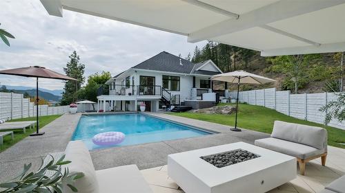 397 Tucker Court, Kelowna, BC - Outdoor With In Ground Pool With Deck Patio Veranda