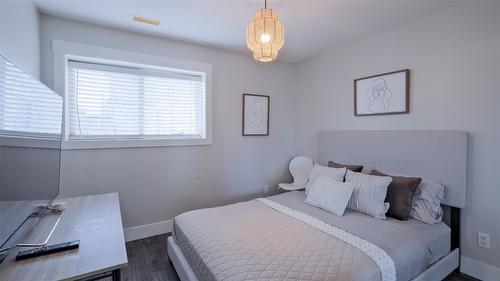 397 Tucker Court, Kelowna, BC - Indoor Photo Showing Bedroom