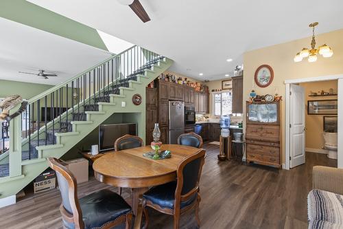 6871 33 Highway, Kelowna, BC - Indoor Photo Showing Dining Room