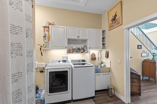 6871 33 Highway, Kelowna, BC - Indoor Photo Showing Laundry Room