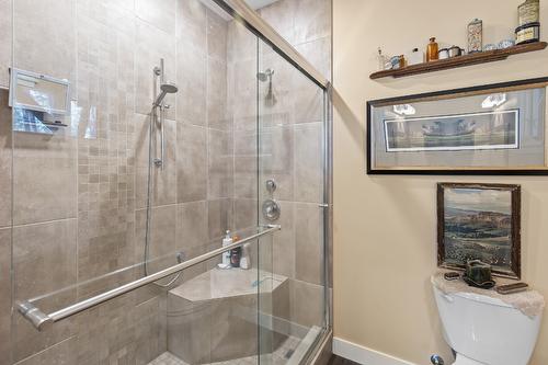 6871 33 Highway, Kelowna, BC - Indoor Photo Showing Bathroom