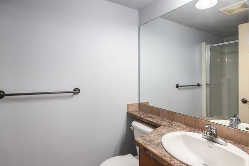 108-1965 Pandosy Street, Kelowna, BC - Indoor Photo Showing Bathroom