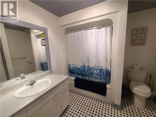 207 Lemay Street, Cornwall, ON - Indoor Photo Showing Bathroom