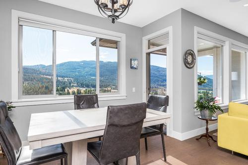 32-1404 Copper Mountain Court, Vernon, BC - Indoor Photo Showing Dining Room