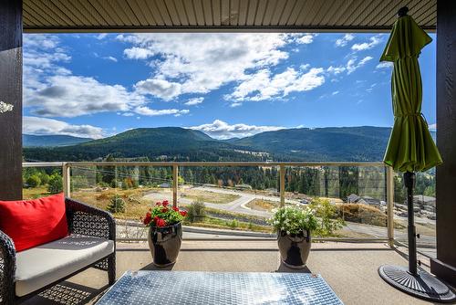 32-1404 Copper Mountain Court, Vernon, BC - Outdoor With Balcony With View