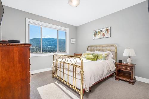 32-1404 Copper Mountain Court, Vernon, BC - Indoor Photo Showing Bedroom