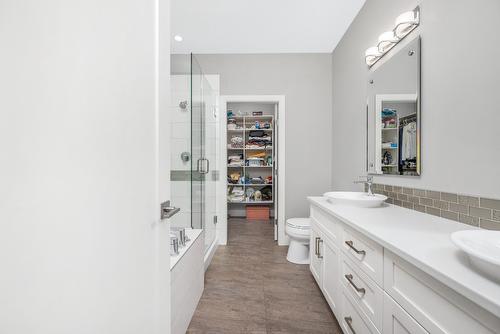 32-1404 Copper Mountain Court, Vernon, BC - Indoor Photo Showing Bathroom