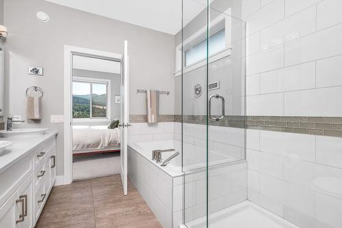 32-1404 Copper Mountain Court, Vernon, BC - Indoor Photo Showing Bathroom