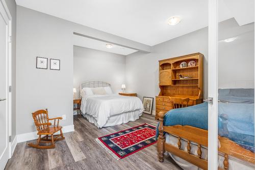 32-1404 Copper Mountain Court, Vernon, BC - Indoor Photo Showing Bedroom