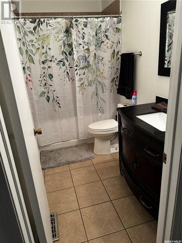 3323 14Th Street, Saskatoon, SK - Indoor Photo Showing Bathroom