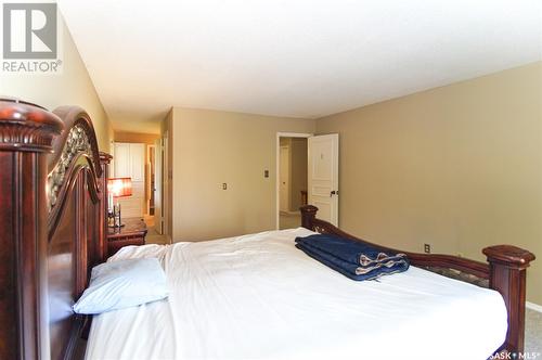 880 Mcniven Avenue, Regina, SK - Indoor Photo Showing Bedroom