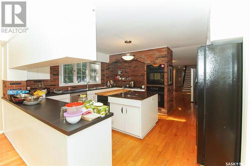 880 Mcniven Avenue, Regina, SK - Indoor Photo Showing Kitchen