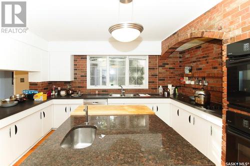 880 Mcniven Avenue, Regina, SK - Indoor Photo Showing Kitchen With Double Sink