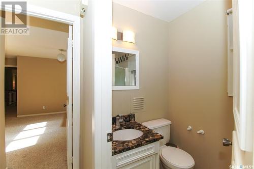 880 Mcniven Avenue, Regina, SK - Indoor Photo Showing Bathroom