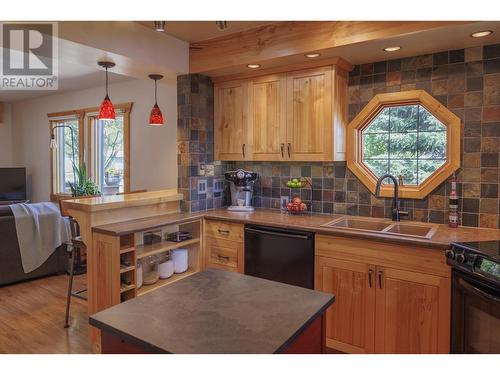 1201 4Th Avenue, Valemount, BC - Indoor Photo Showing Kitchen With Double Sink