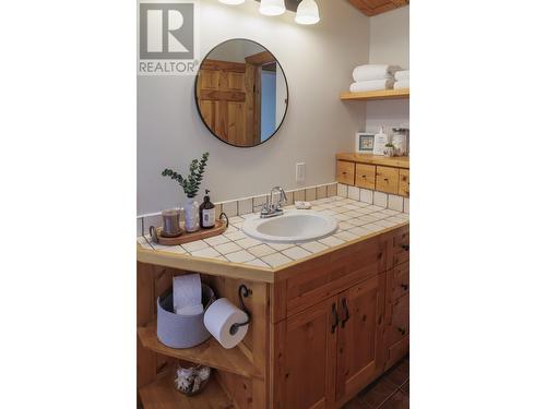 1201 4Th Avenue, Valemount, BC - Indoor Photo Showing Bathroom