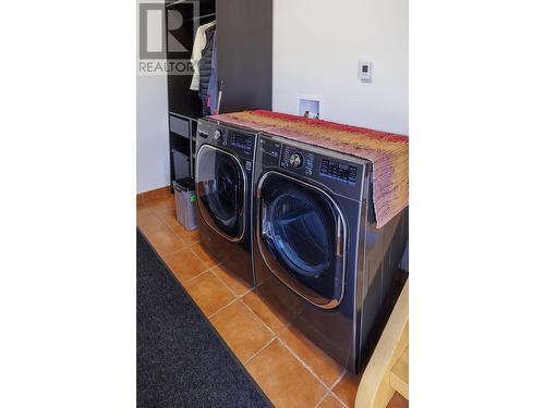 1201 4Th Avenue, Valemount, BC - Indoor Photo Showing Laundry Room