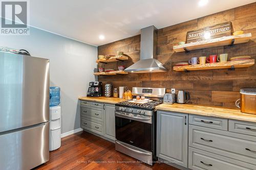 1625 Hunter Creek Road, Minden Hills, ON - Indoor Photo Showing Kitchen