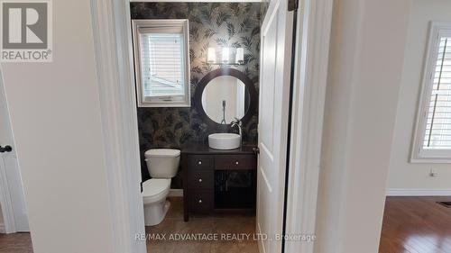 839 Teakwood Lane, London, ON - Indoor Photo Showing Bathroom