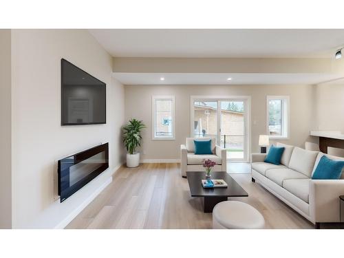 4 - 4824 Ridge Road, Radium Hot Springs, BC - Indoor Photo Showing Living Room With Fireplace