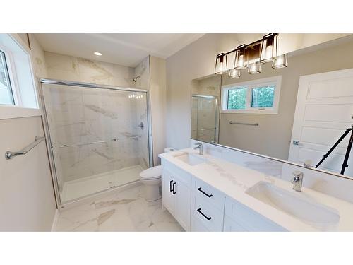 4 - 4824 Ridge Road, Radium Hot Springs, BC - Indoor Photo Showing Bathroom