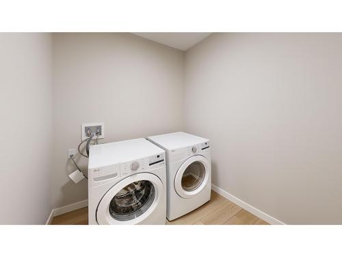 4 - 4824 Ridge Road, Radium Hot Springs, BC - Indoor Photo Showing Laundry Room