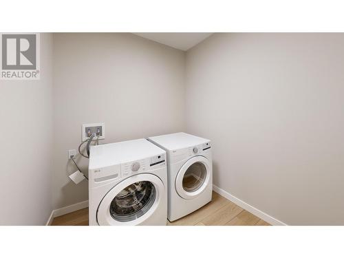 4824 Ridge Road Unit# 4, Radium Hot Springs, BC - Indoor Photo Showing Laundry Room