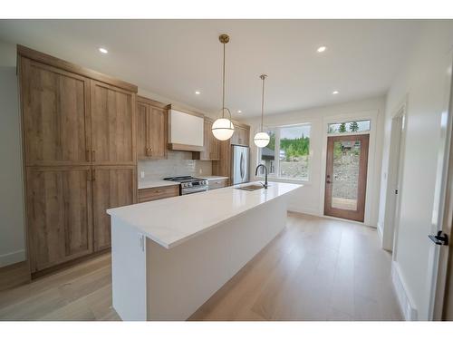 113 Sullivan Drive, Kimberley, BC - Indoor Photo Showing Kitchen With Upgraded Kitchen