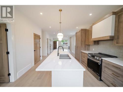 113 Sullivan Drive, Kimberley, BC - Indoor Photo Showing Kitchen With Stainless Steel Kitchen With Double Sink With Upgraded Kitchen