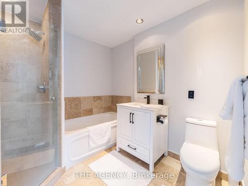 2201 - 218 Queens Quay W, Toronto (Waterfront Communities), ON - Indoor Photo Showing Bathroom