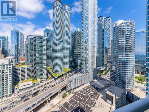 2201 - 218 Queens Quay W, Toronto (Waterfront Communities), ON - Outdoor With Facade