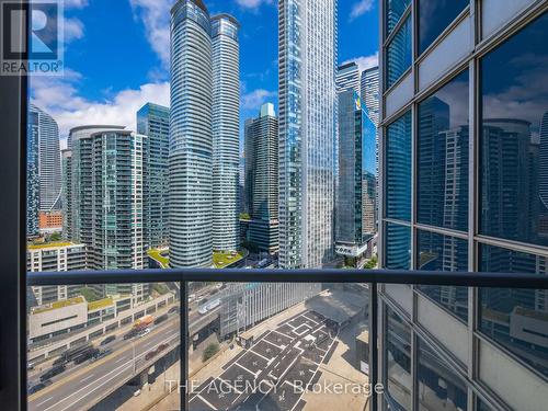 2201 - 218 Queens Quay W, Toronto, ON - Outdoor