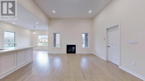 10 Lawson Avenue, Kawartha Lakes (Lindsay), ON - Indoor Photo Showing Other Room