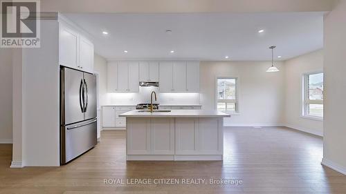 10 Lawson Avenue, Kawartha Lakes (Lindsay), ON - Indoor Photo Showing Kitchen With Stainless Steel Kitchen With Upgraded Kitchen