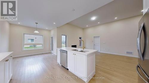 10 Lawson Avenue, Kawartha Lakes, ON - Indoor Photo Showing Kitchen With Double Sink