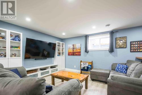 42 Schmidt Way, Quinte West, ON - Indoor Photo Showing Living Room