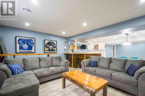 42 Schmidt Way, Quinte West, ON - Indoor Photo Showing Living Room