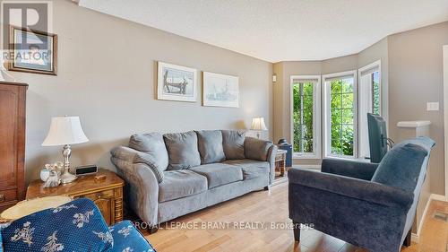 9 Anastasia Crescent, Brantford, ON - Indoor Photo Showing Living Room