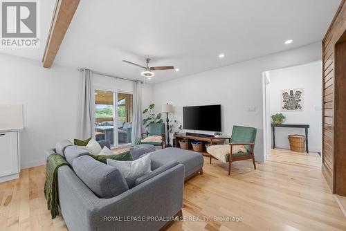 241 Riverside Parkway, Quinte West, ON - Indoor Photo Showing Living Room