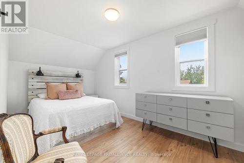 241 Riverside Parkway, Quinte West, ON - Indoor Photo Showing Bedroom